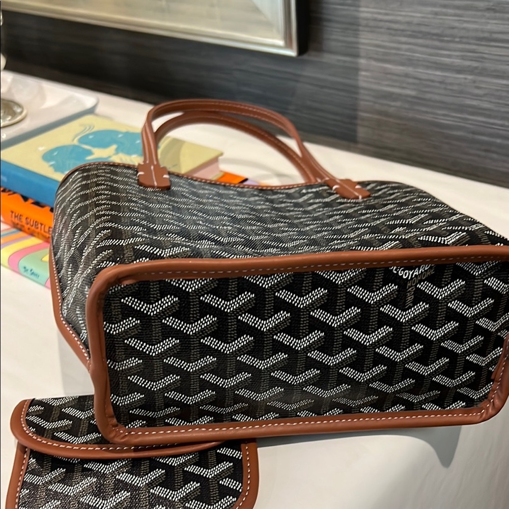 Black and Brown Geometric Pattern Tote - Picture 4 of 7